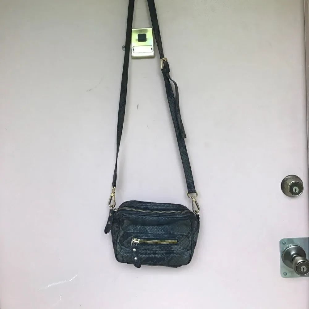 Innue Crossbody bag - Picture 1 of 5